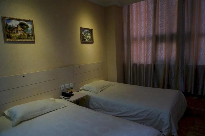 Room 2 of 10