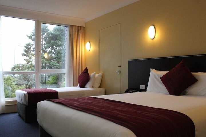 Room 5 of 16