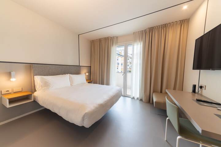 Room 16 of 36