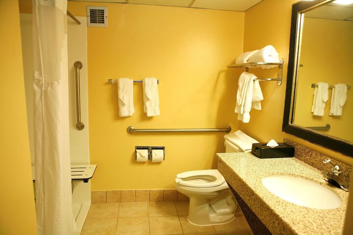 2 Queen Beds Microwave, Refrigerator WiFi Full Breakfast (7 of 8)
