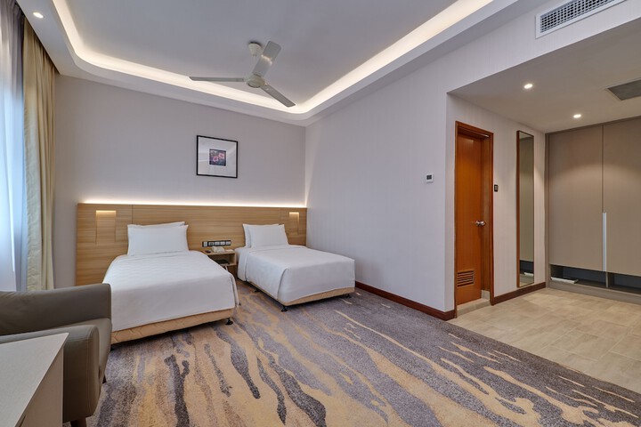 Room 4 of 35