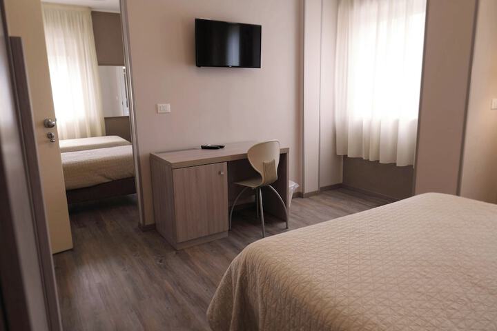 Room 21 of 74