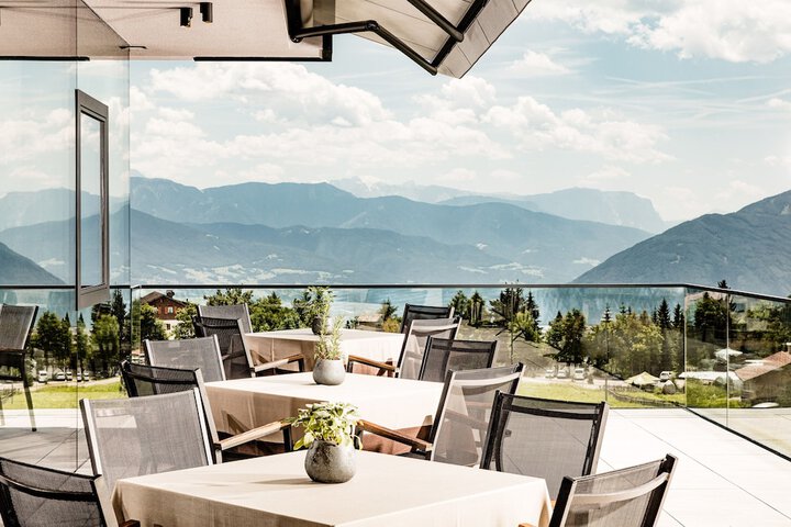 Sundeck 73 of 76