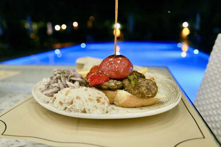 Dining 74 of 106