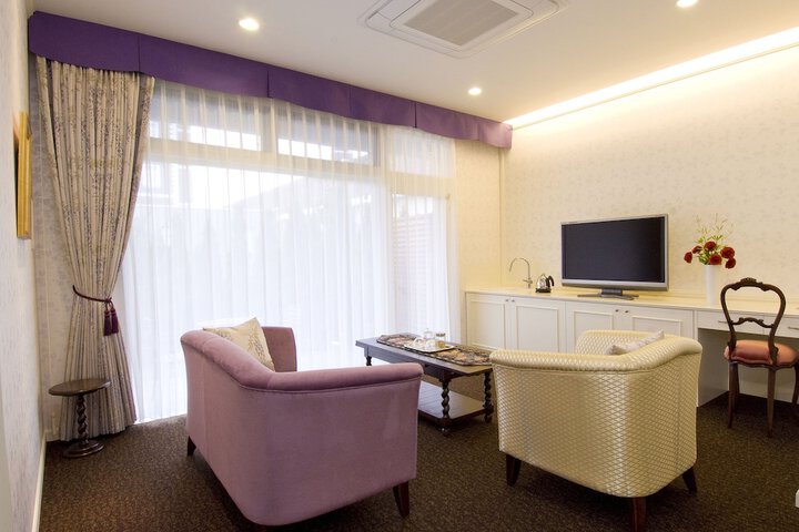 Room 10 of 87