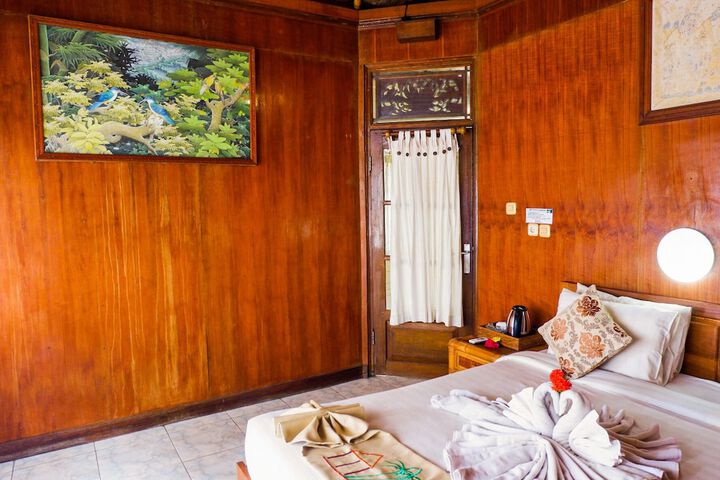 Room 10 of 115