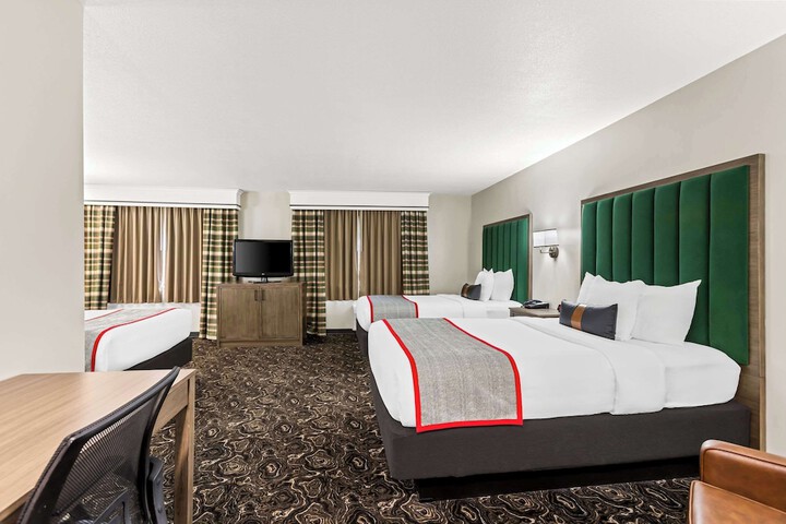 2 Double Beds
