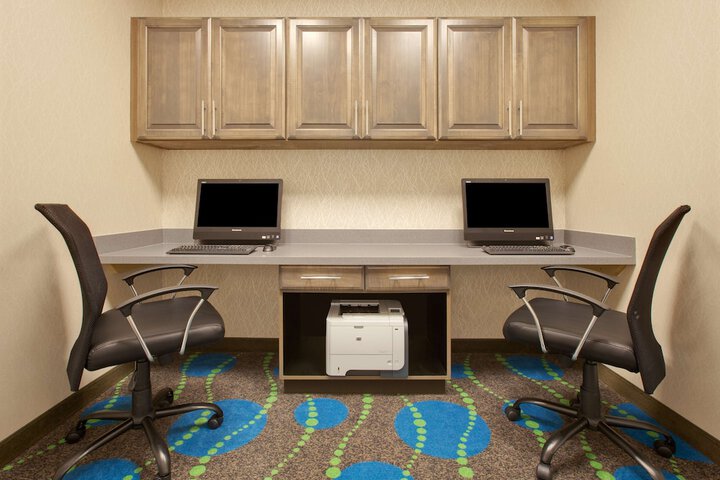 Business Center 22 of 25