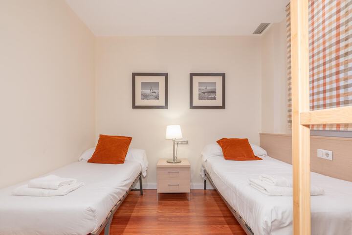 Room 4 of 32