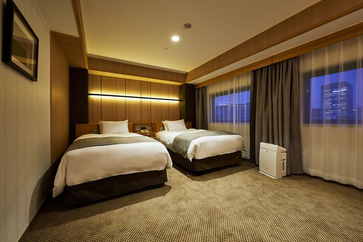 Room 3 of 53