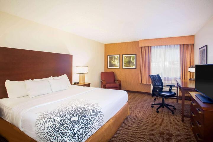 1 King Bed (12 of 16)
