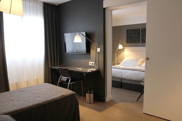 Room 9 of 48