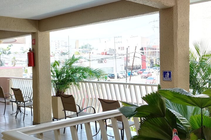 Sundeck 77 of 90