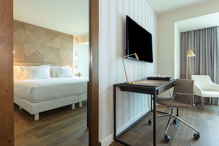 Room 10 of 33