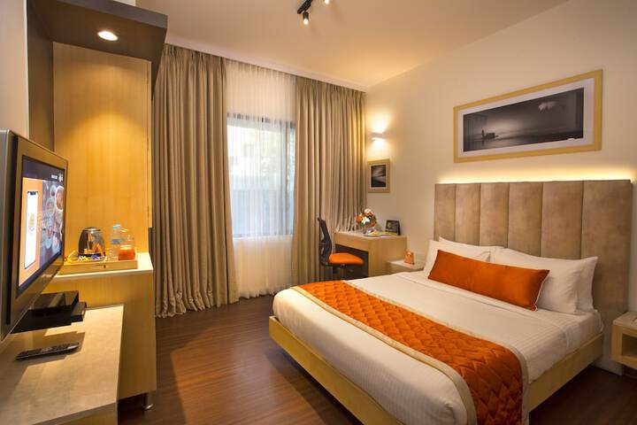 Room 2 of 10