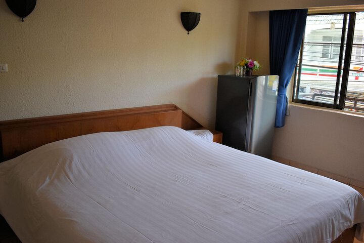 Room 3 of 38