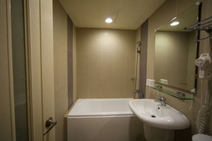 Room 3 of 47