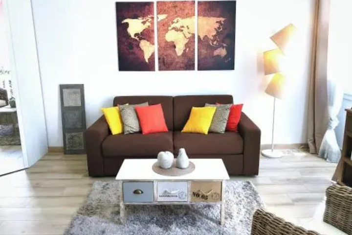 Room 3 of 12
