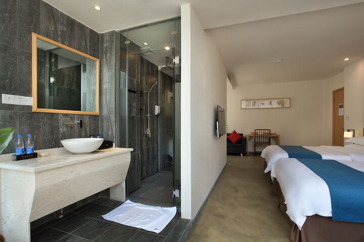 Room 10 of 43