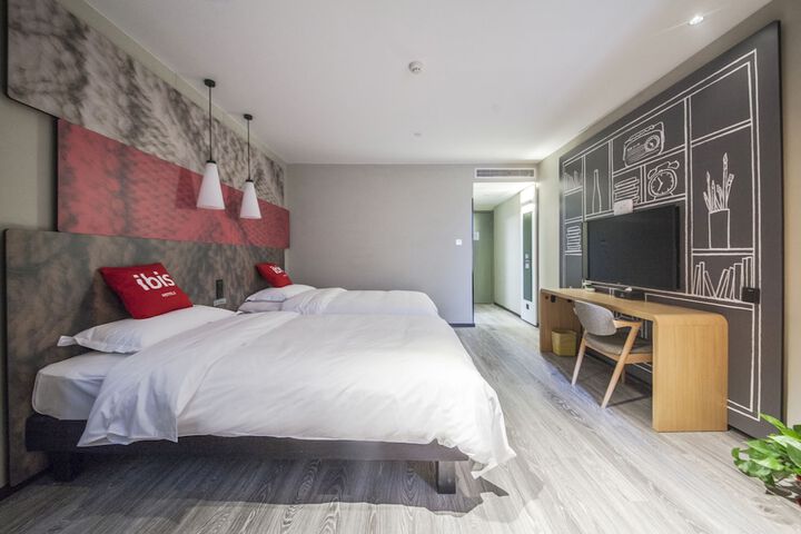 Room 12 of 23