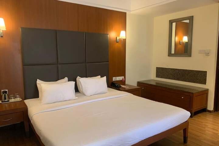 Room 4 of 18