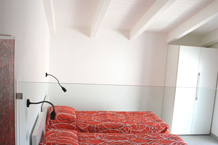 Room 5 of 14