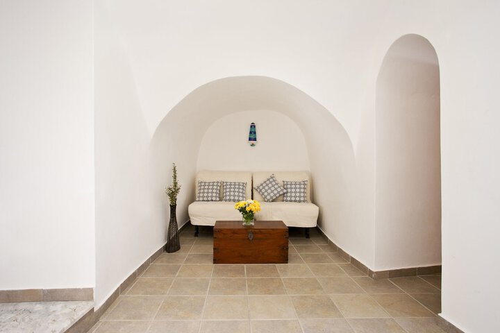 Room 2 of 16