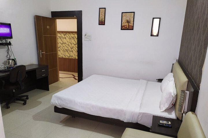 Room 6 of 44