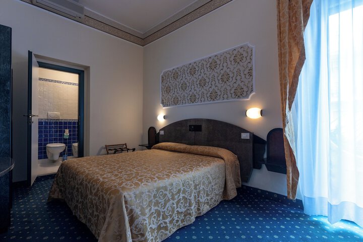 Room 7 of 42