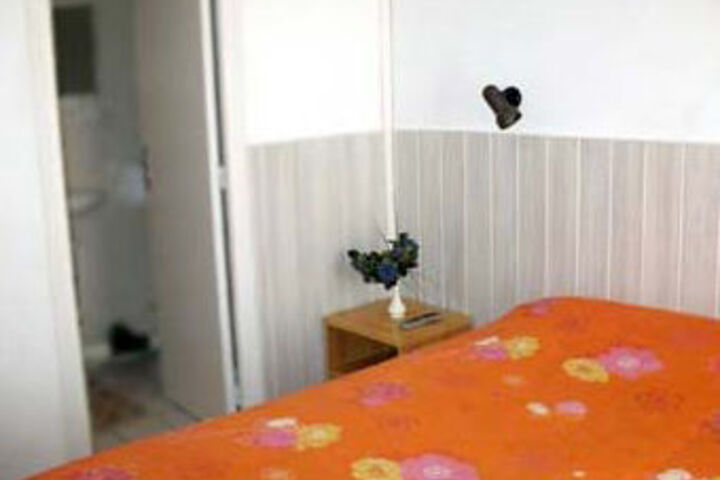 Room 18 of 28
