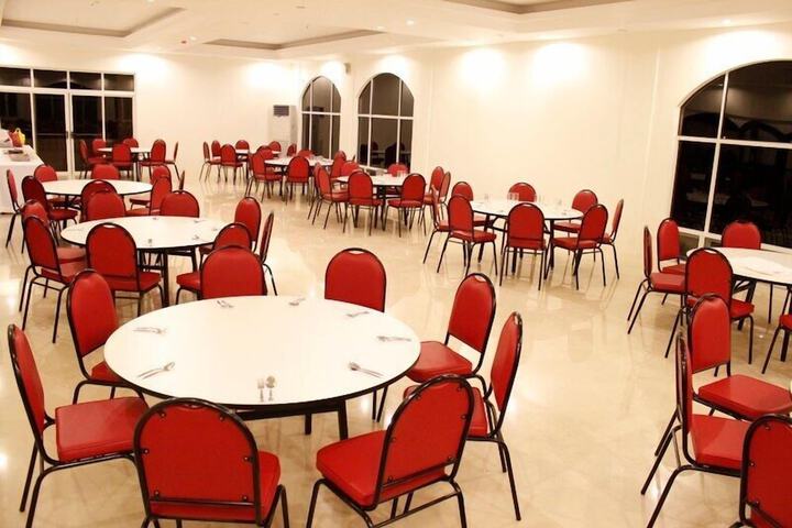 Ballroom/Hall 21 of 27