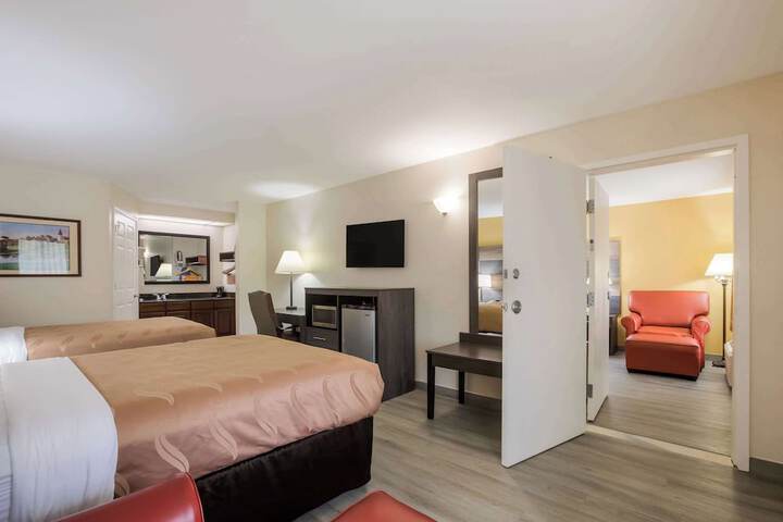 2 Double Beds (12 of 18)