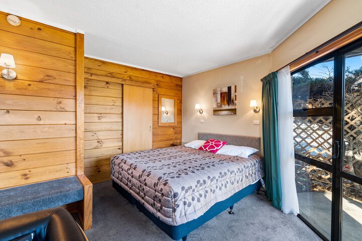 Room 2 of 48