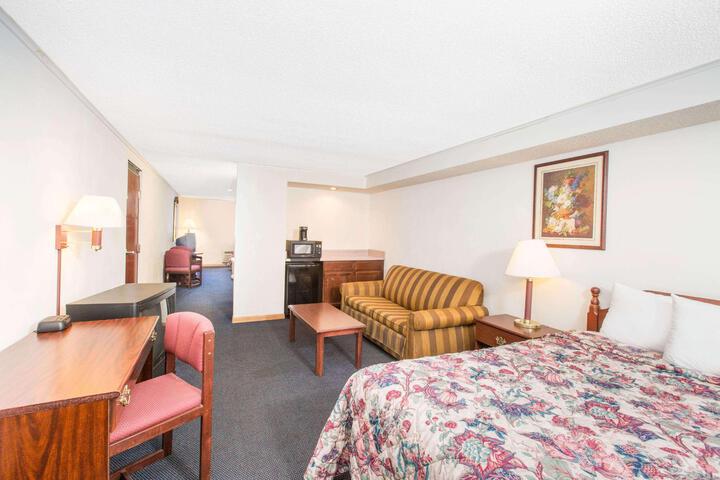 1 Queen Bed (1 of 8)