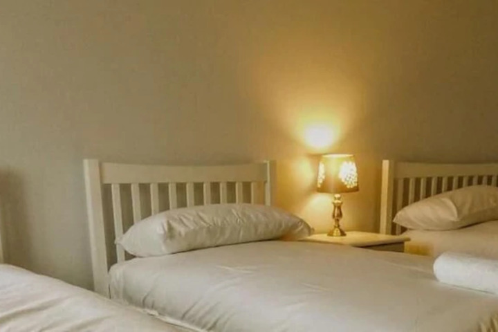 Room 2 of 7