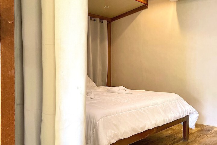 Room 33 of 162