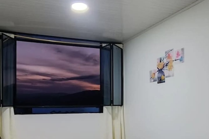 Room 16 of 18