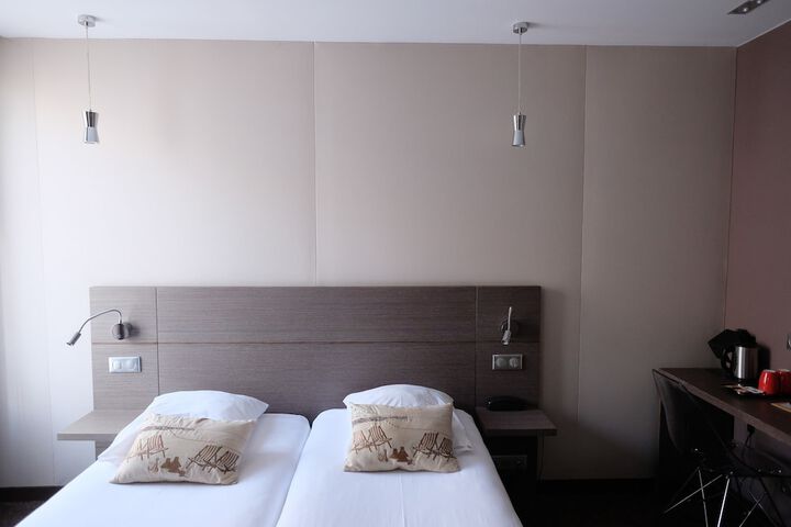 Room 16 of 34