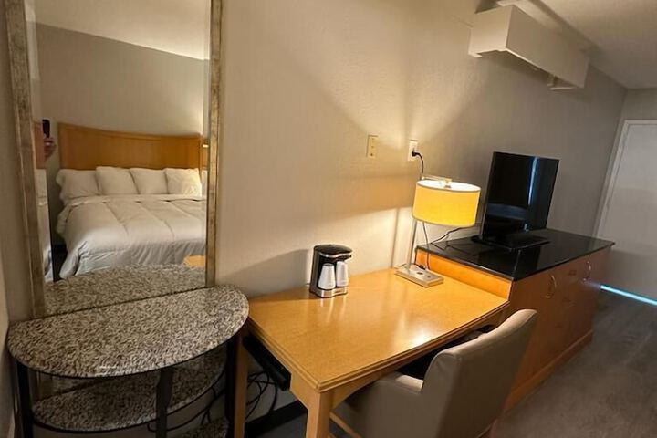 Standard Double Room (7 of 7)