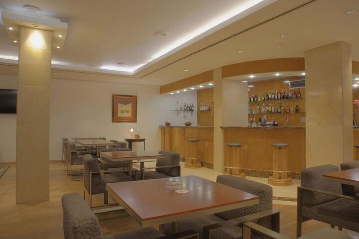 Lounge 40 of 47