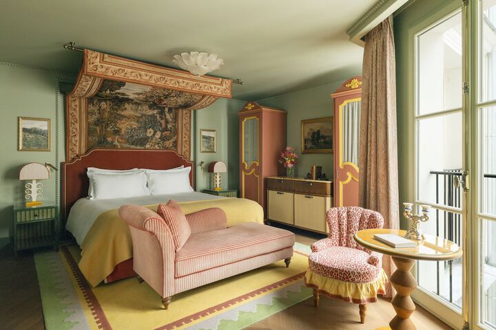 Room 28 of 60