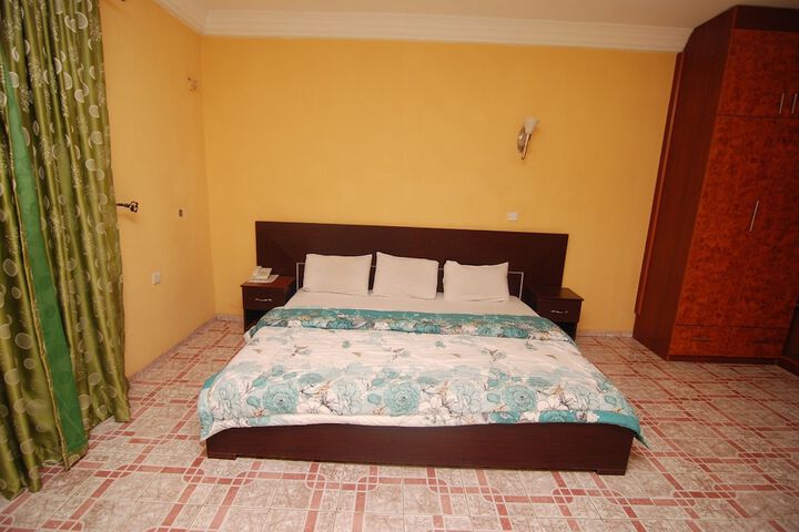 Room 3 of 40