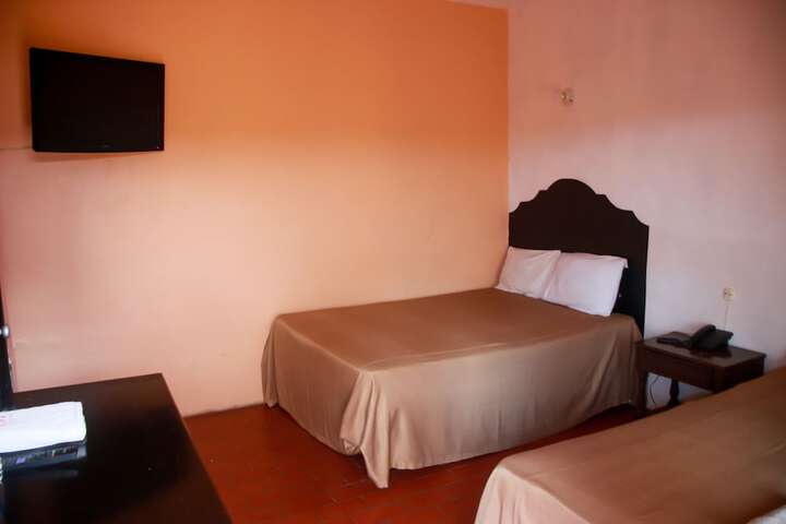 Room 5 of 8