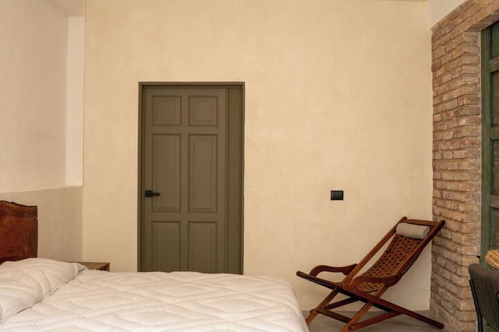 Room 4 of 15