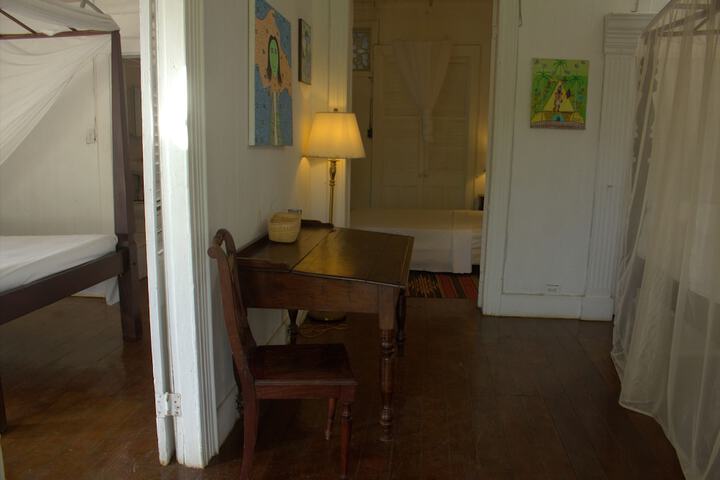 Room 6 of 163