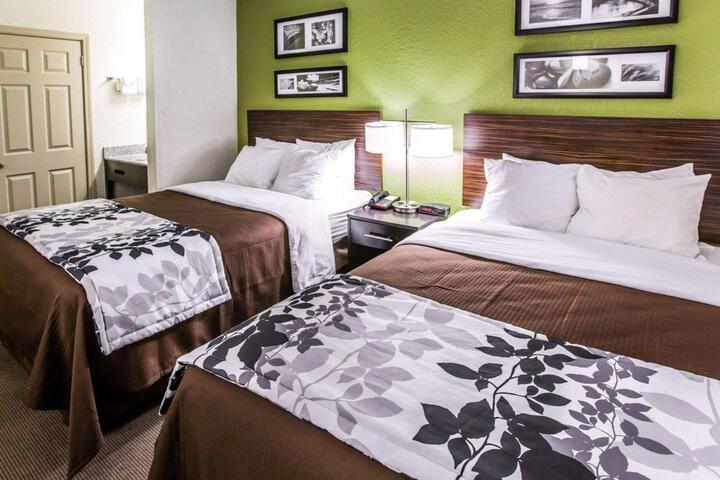 2 Double Beds (1 of 6)