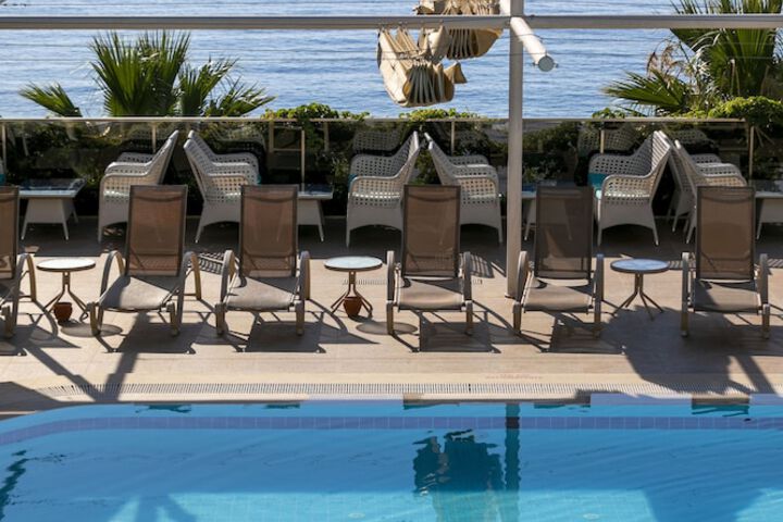 Hotel with Pool
