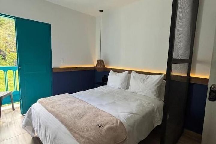 Room 10 of 38