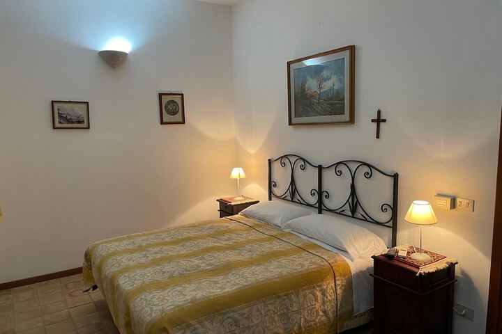Room 10 of 49