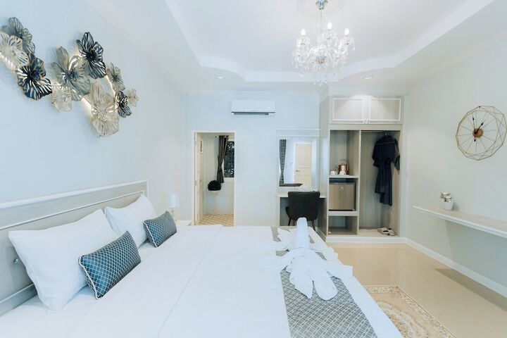Room 12 of 97
